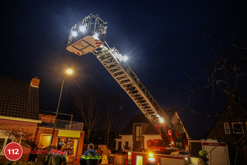 Hulpdiensten opgeroepen voor middelbrand aan de Ferdinand Bollaan te Yerseke.