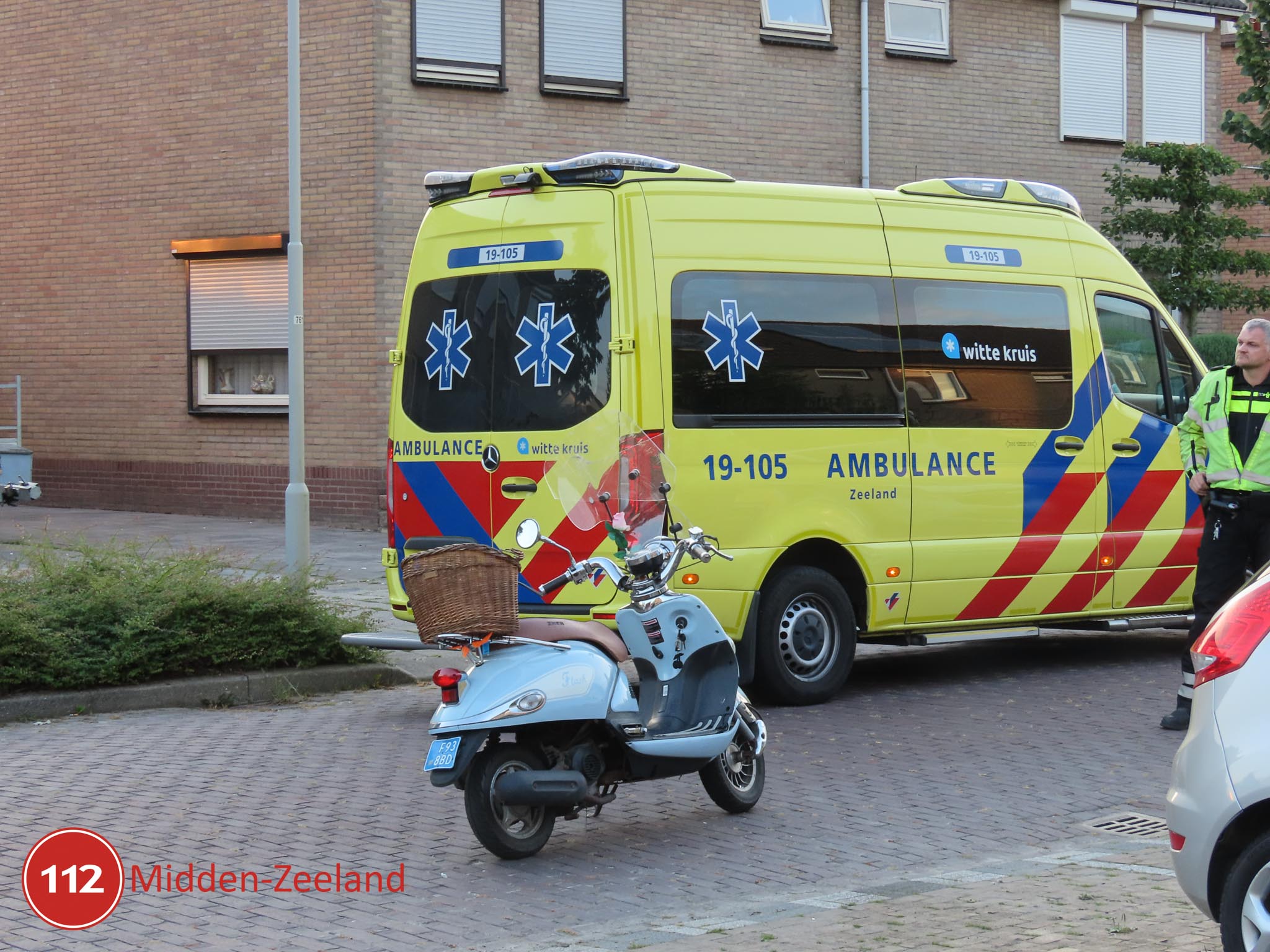 Vrouw gewond na ongeval tussen scooter en auto in #Yerseke .